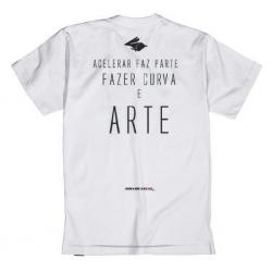 Camiseta FAZER CURVA É ARTE - Coelho Veloz